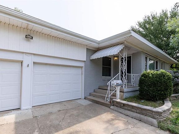 2nd image of 4214 Rivercrest Dr