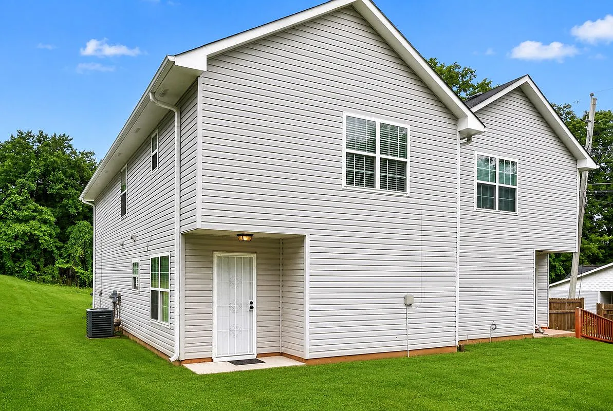 4 bed, 2.5 bath, 1719 sqft, $800 — Photo 4