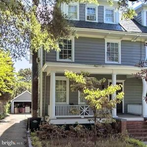 3107 34th St NW, Washington, DC, 20008