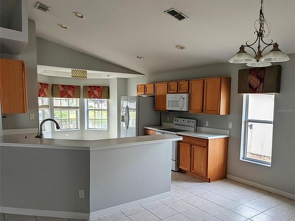 3rd image of 732 Henley Cir