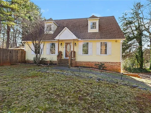 4010 Gracemont Dr, Winston Salem, NC 27106