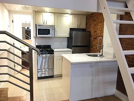 Rented by Bond New York | media 27