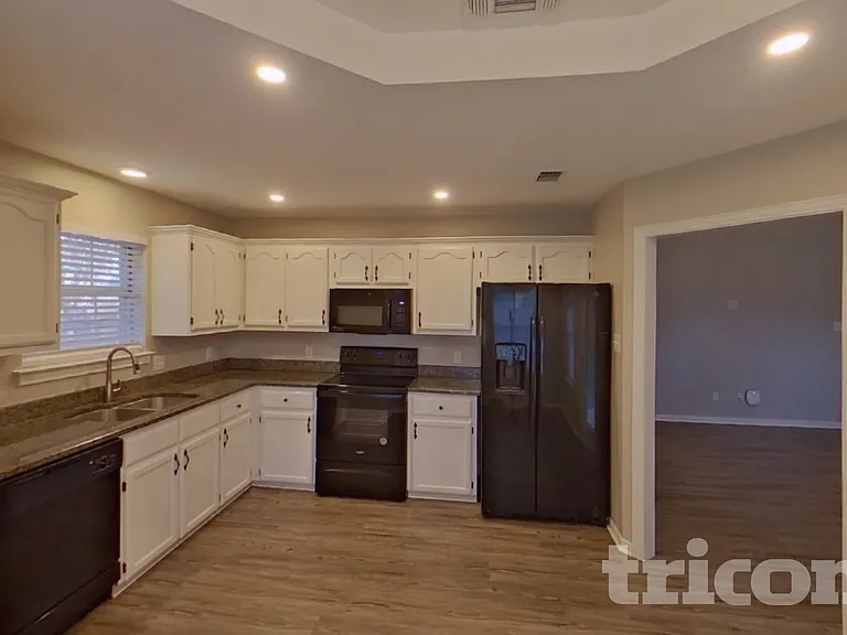 1012 Brookhaven Dr — Photo 5