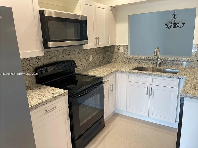 4157 SW 85th Ave #3 — Photo 5