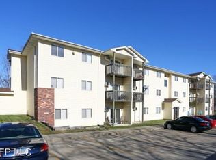 210 S J St APT 40, Indianola, IA 50125