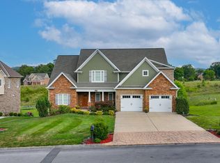 5028 Rose Gardens Cir, Kingsport, TN 37660
