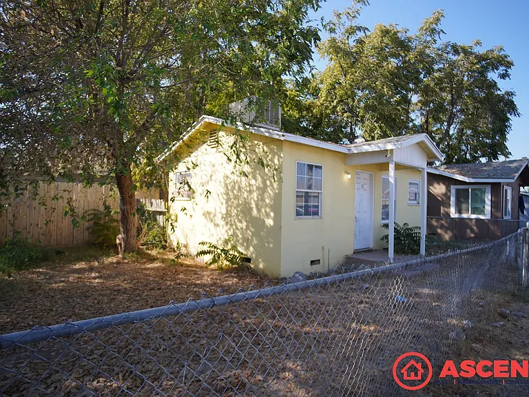 214 Beardsley Ave — Photo 2