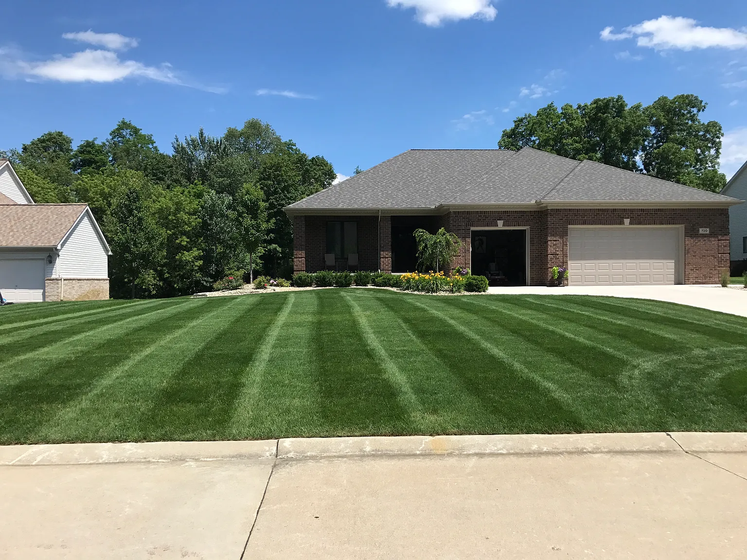 720 Scott Dr photo 1