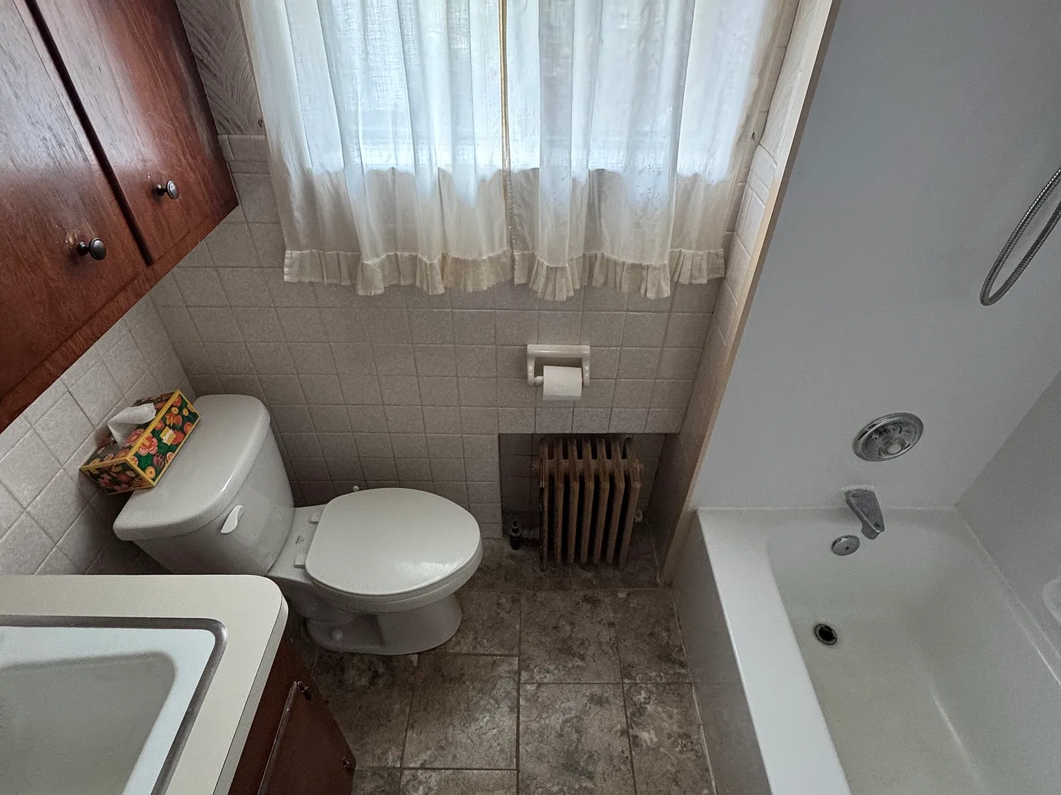 3 bed, 2300 sqft, $1,625 — Photo 4