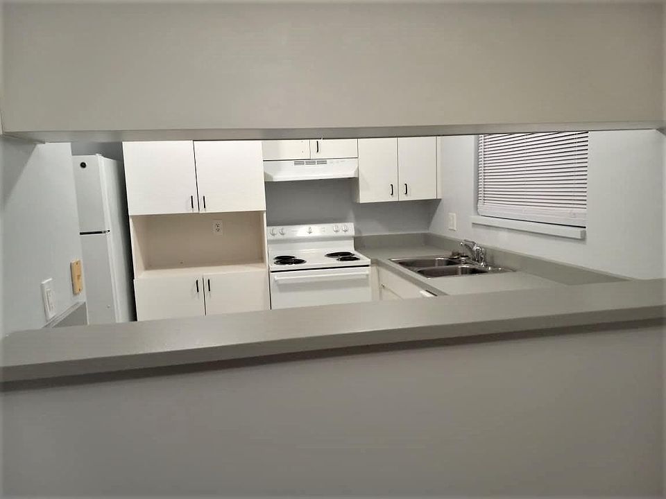 1st image of 1836 N Crystal Lake Dr N APT 67