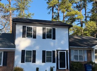 63 S Sussex Dr, Smithfield, NC 27577