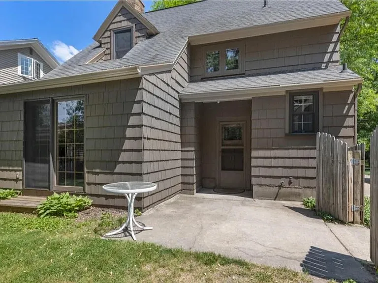 957 Maxwell Ave SE — Photo 3