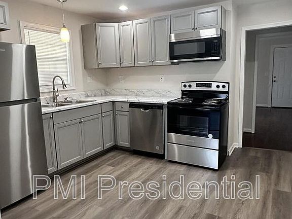 3rd image of 325 Walnut St