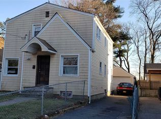 68 Wellington St, Hempstead, NY 11550