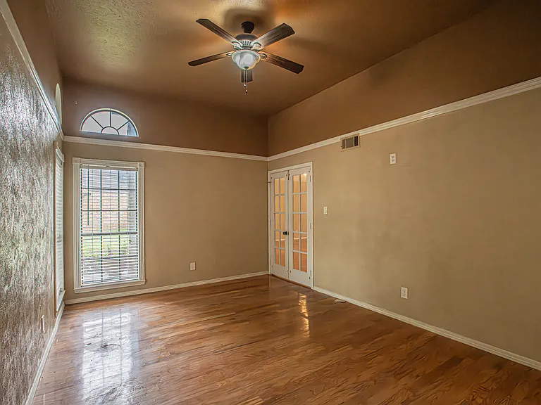 5203 Sutton Ct — Photo 19