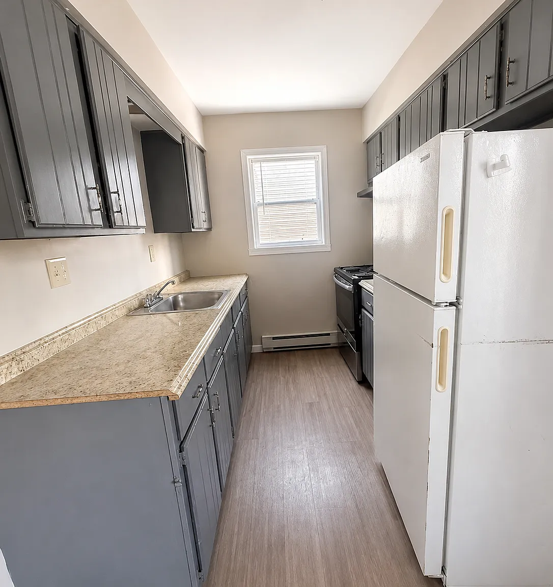 2 bed, 650 sqft, $1,820 — Photo 2