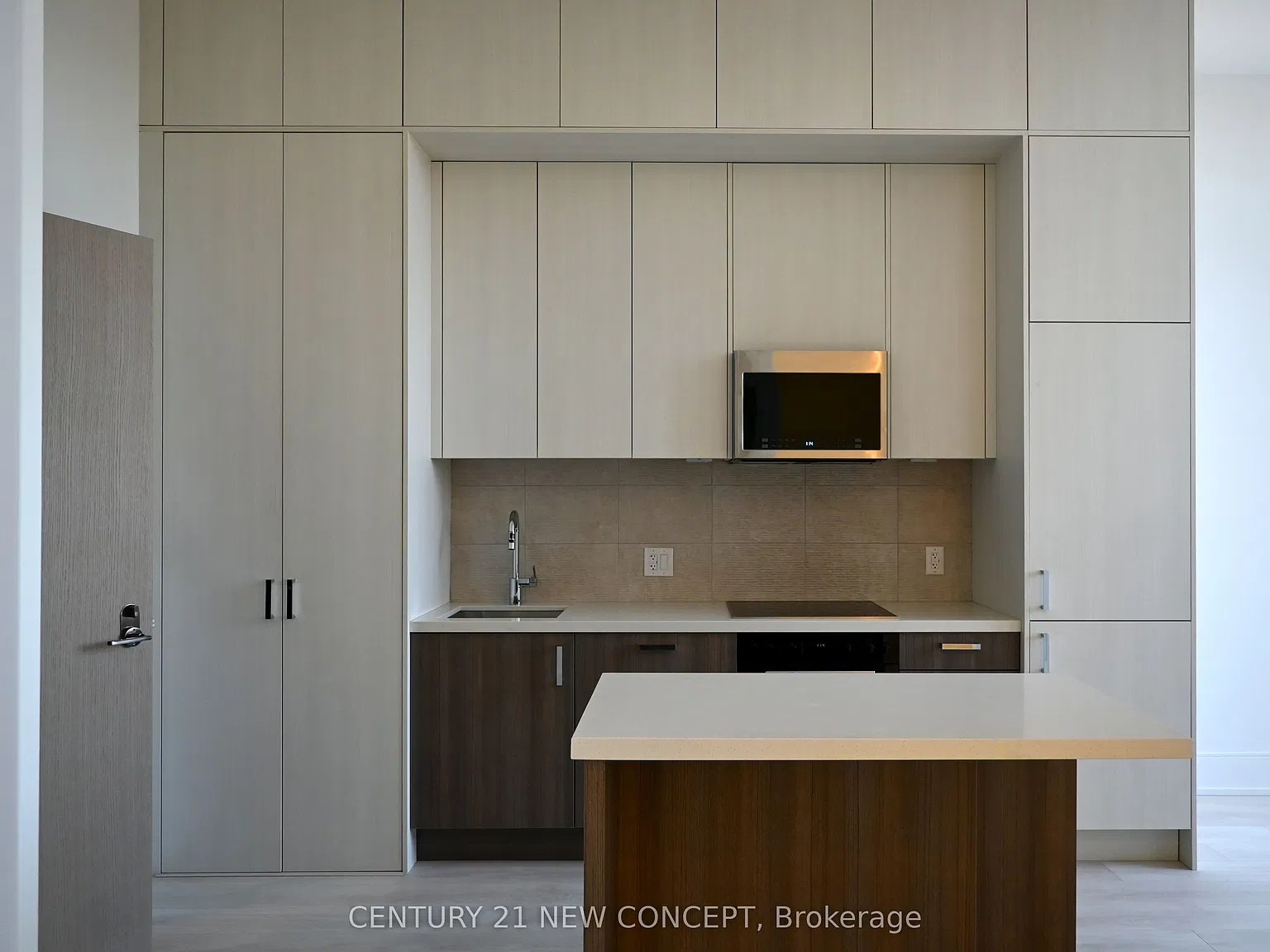 2450 Bloor St W — Photo 2