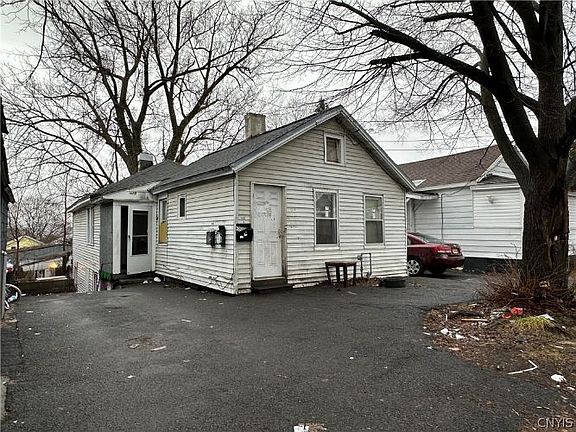 2nd image of 139 Steuben St