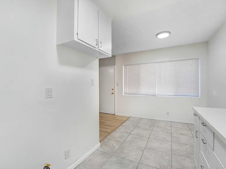 1114 W 117th St #5 — Photo 9