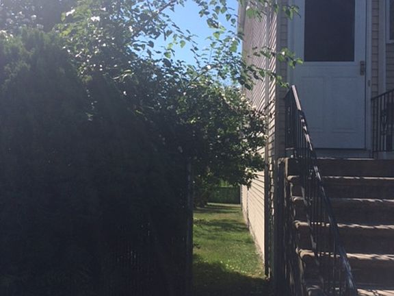 4th image of 355 Mallory Ave APT H