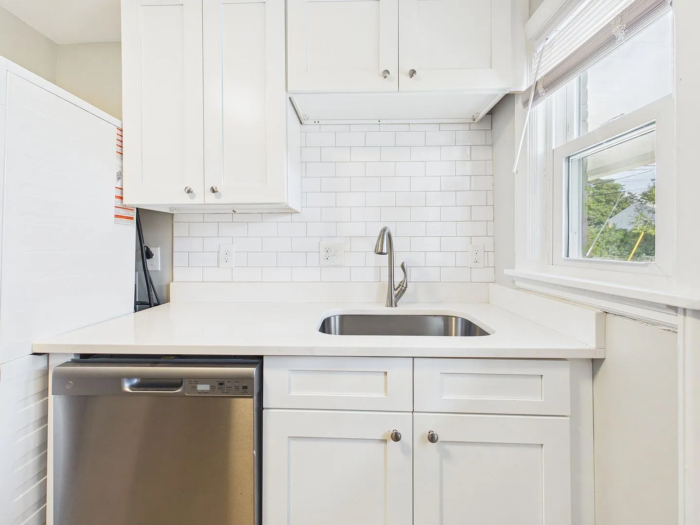 2 bed, 1.0 bath, 830 sqft, $1,799 — Photo 4