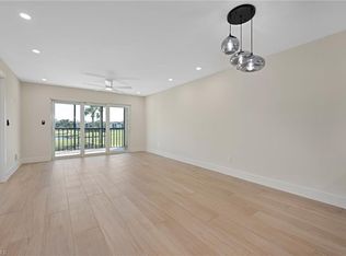 13 High Point Cir N APT 206, Naples, FL 34103