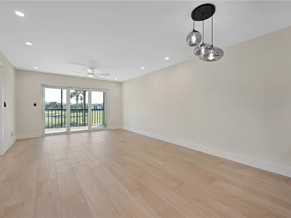 13 High Point CIR N #206, NAPLES, FL 34103