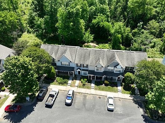 4th image of 417 Scarlett Ln