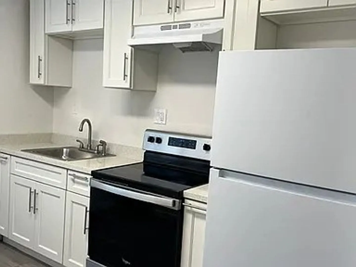 Updated 2 Bedroom Unit in a Great Martinez Location! — Photo 1