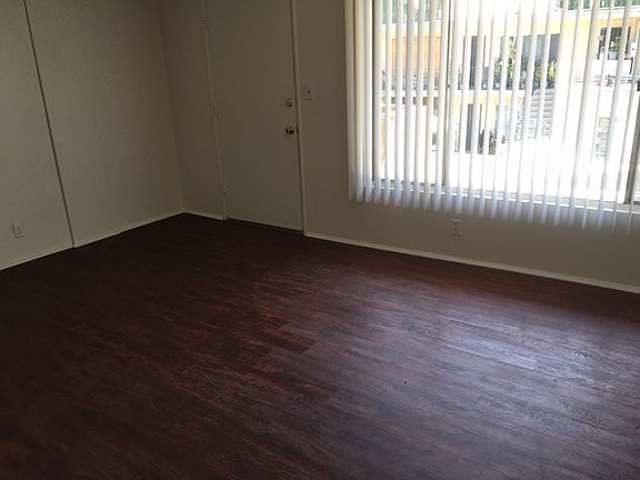 3rd image of 1827 W Sumac Ln APT 4
