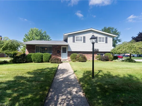22105 Sharon Ln, Fairview Park, OH 44126