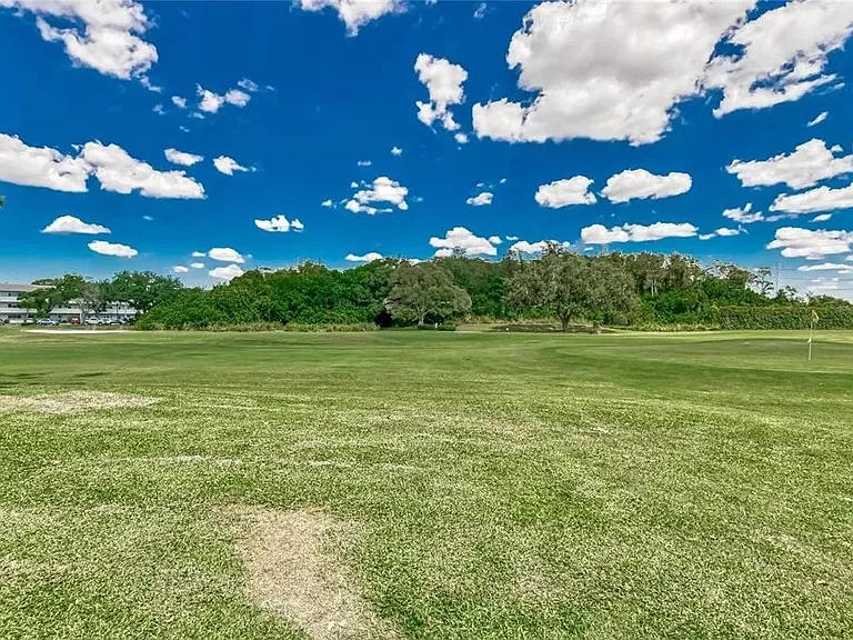 The golf course in the back of the building.