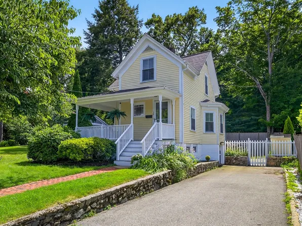 36 Donizetti St, Wellesley, MA 02482