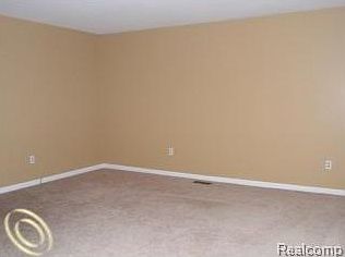 5th image of 20507 Hollywood St
