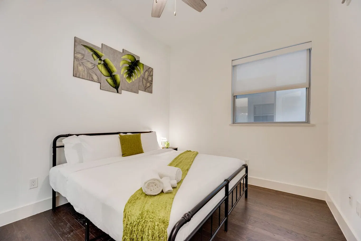 2 bed, 2.0 bath, 968 sqft, $3,296 — Photo 4