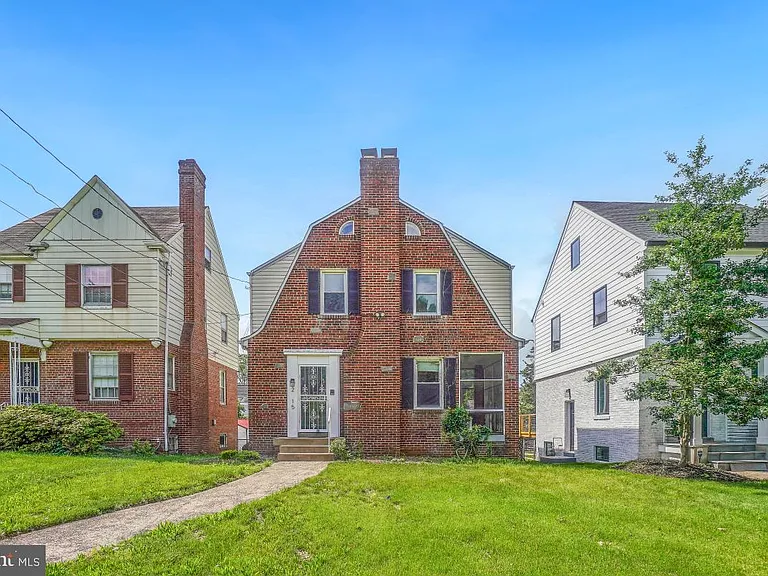 2615 Otis St NE — Photo 1