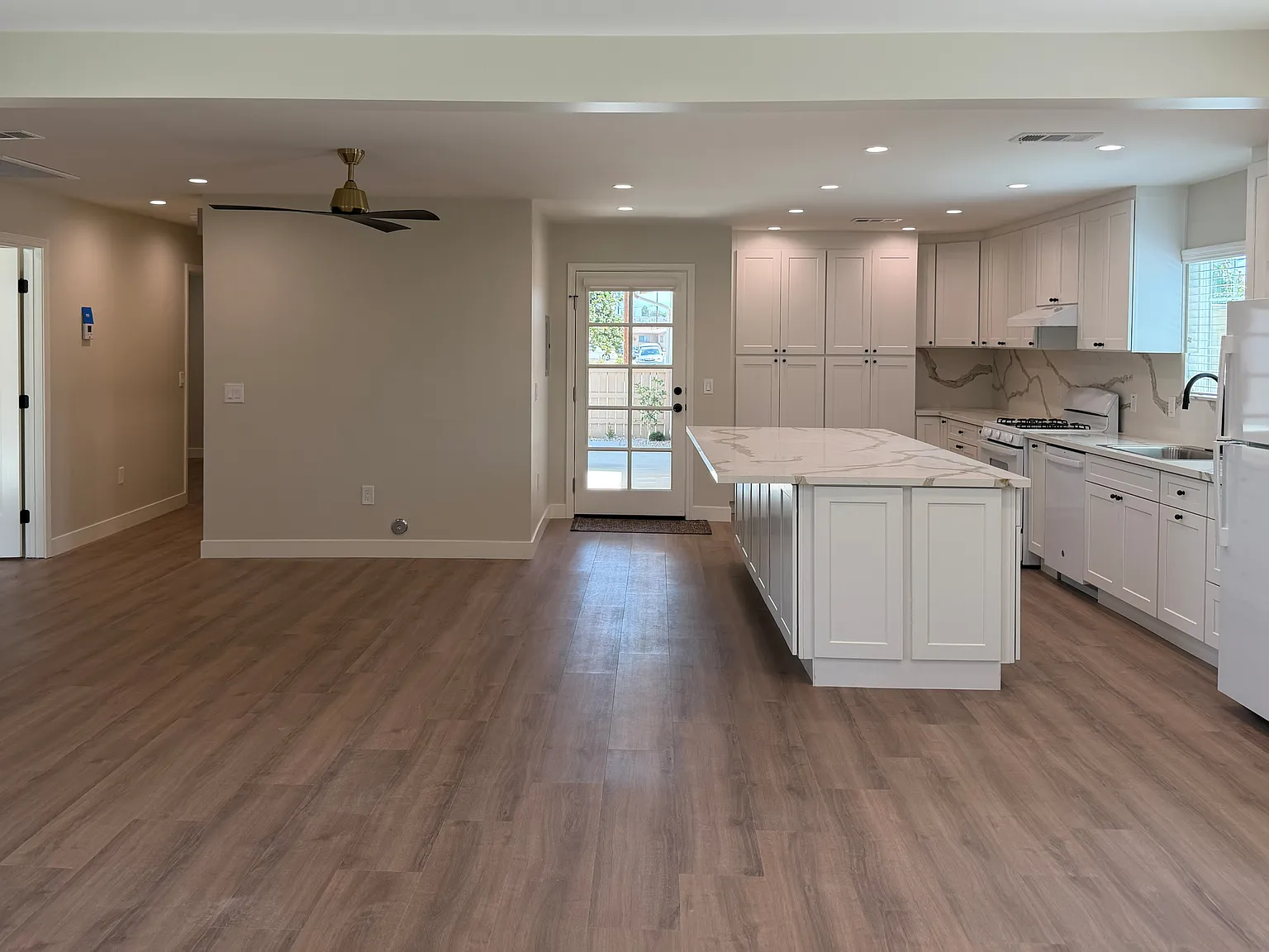 3 bed, 1263 sqft, $3,850 — Photo 4