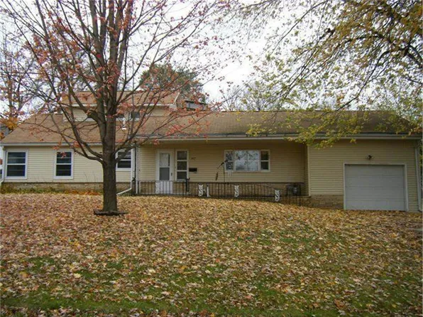 307 S 5th St, Maquoketa, IA 52060