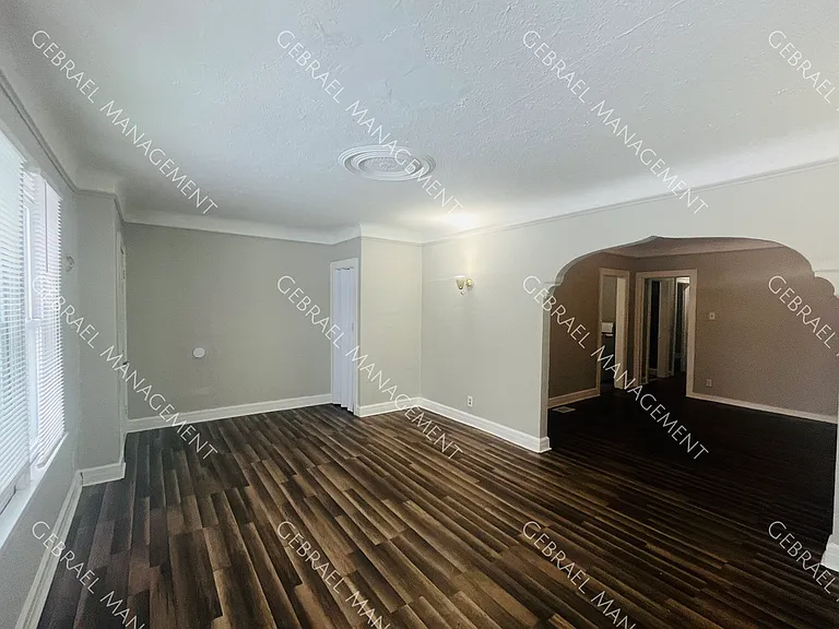 14828 Sussex St — Photo 4