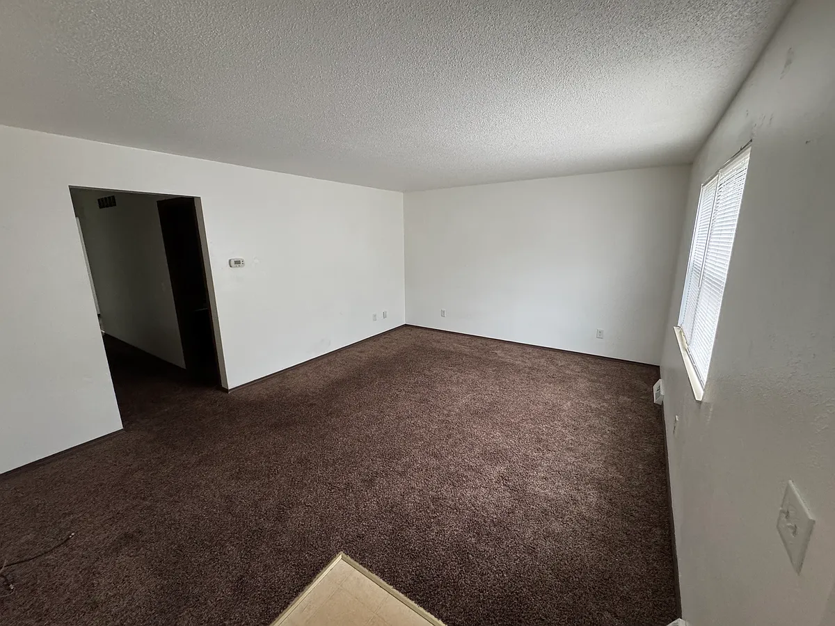 Building Photo - 5956 Red Oak Dr #3