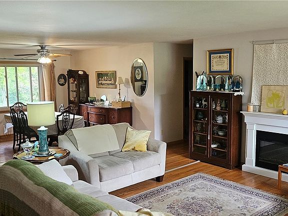3rd image of 12984 Martin Dr