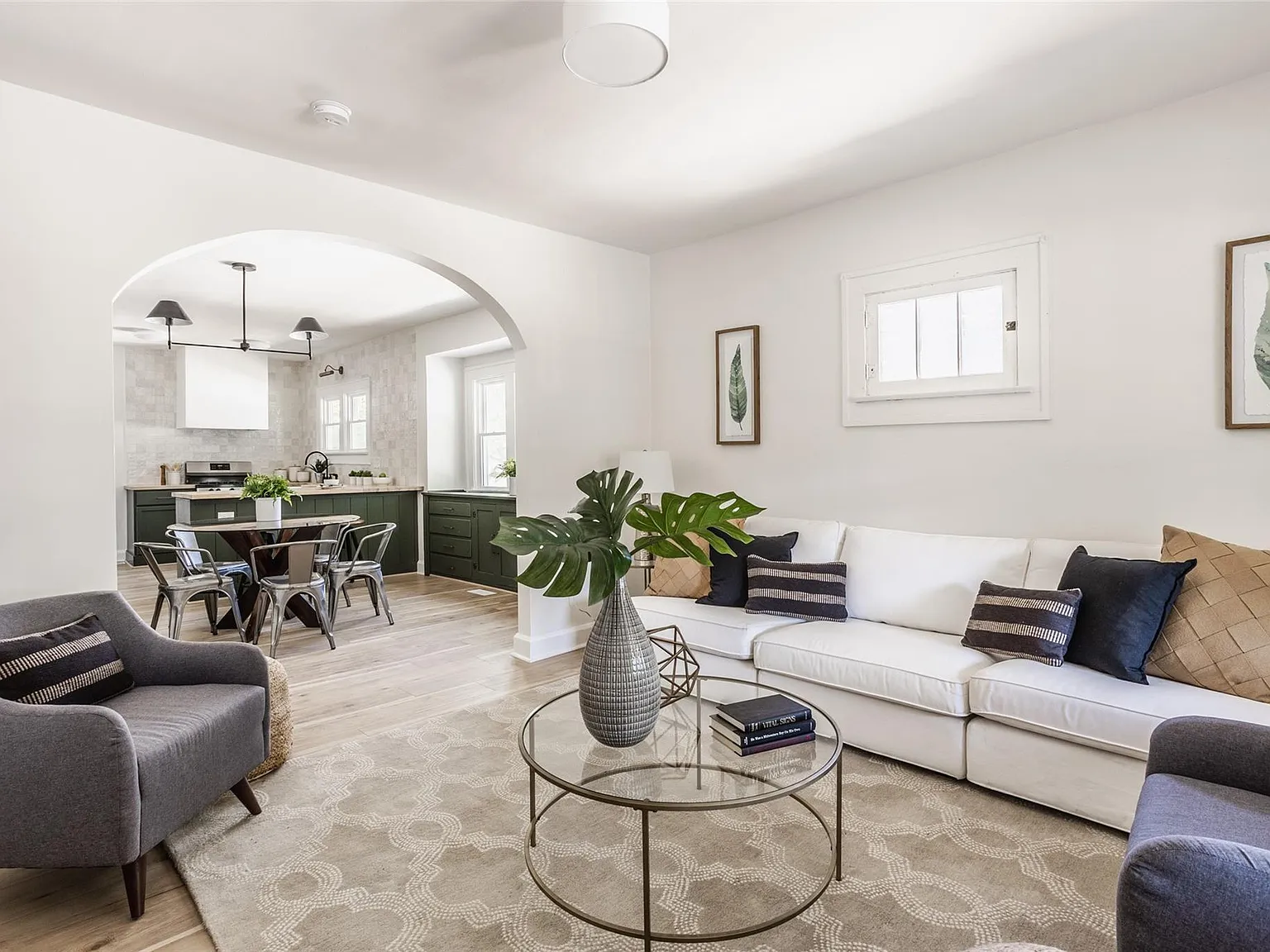2 bed, 873 sqft, $1,400 — Photo 2