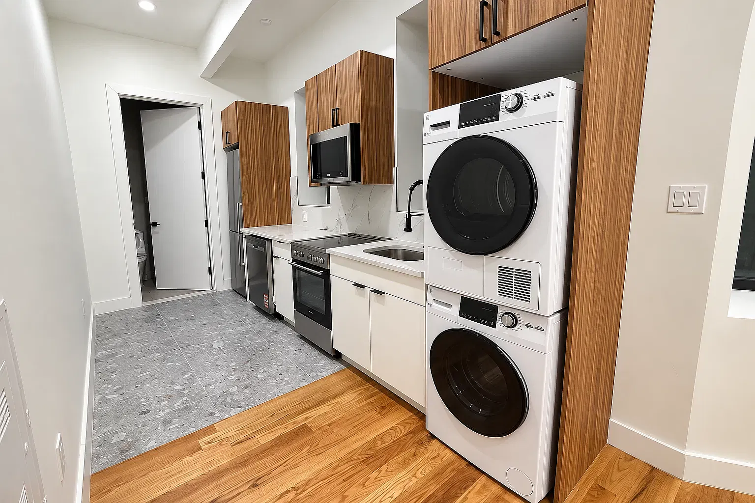 452 West 36th Street — Photo 2
