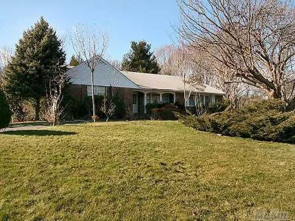 5 Cotillion Ct, Greenvale, NY 11548