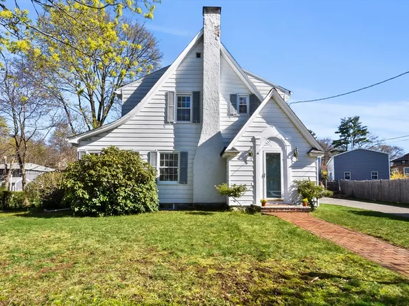 51 Westwood Rd, Stoneham, MA 02180