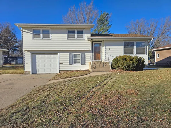 1122 S State St, Fairmont, MN 56031