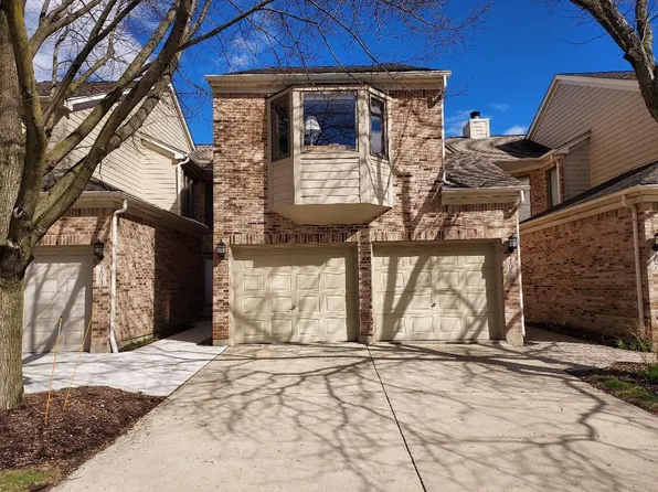 105 Kenston Ct, Geneva, IL 60134