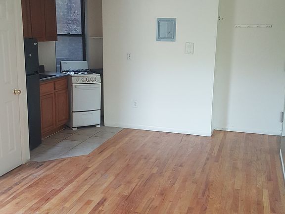 2nd image of 830 Flatbush Ave