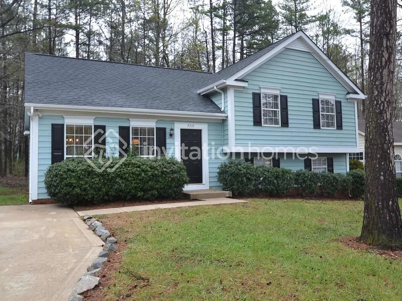 3216 Mintleaf Dr Charlotte, NC 28269 — Photo 1