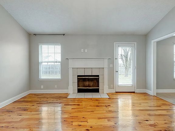 4th image of 3040 Wellington Pl